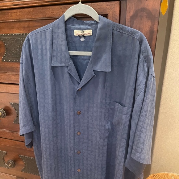 TOMMY BAHAMA LIGHT BLUE XXL SILK SHIRT; Generous sizing; Fabulous Fabric; $35 - Picture 16 of 16
